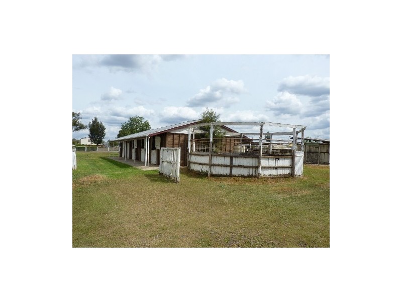 32 Davidson Street, Oakey QLD 4401
