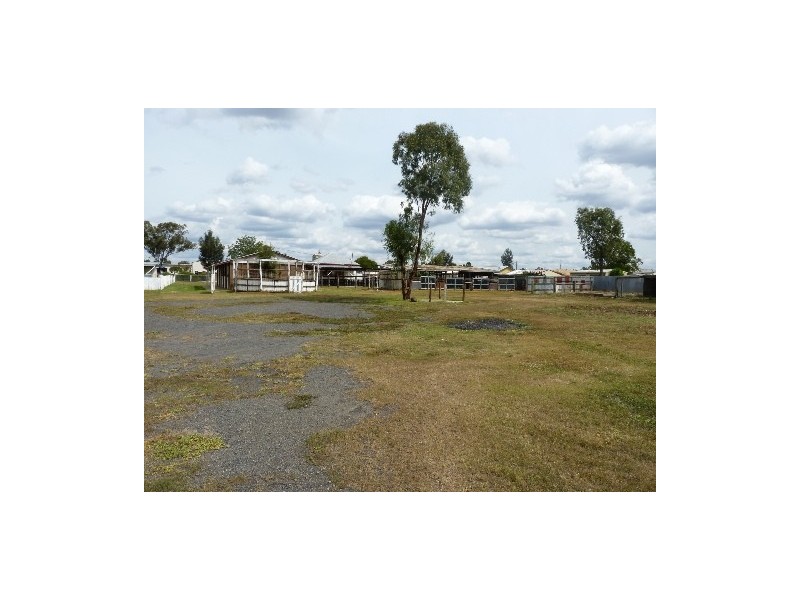 32 Davidson Street, Oakey QLD 4401