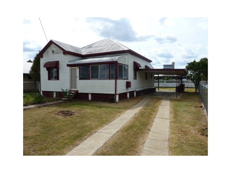 32 Davidson Street, Oakey QLD 4401