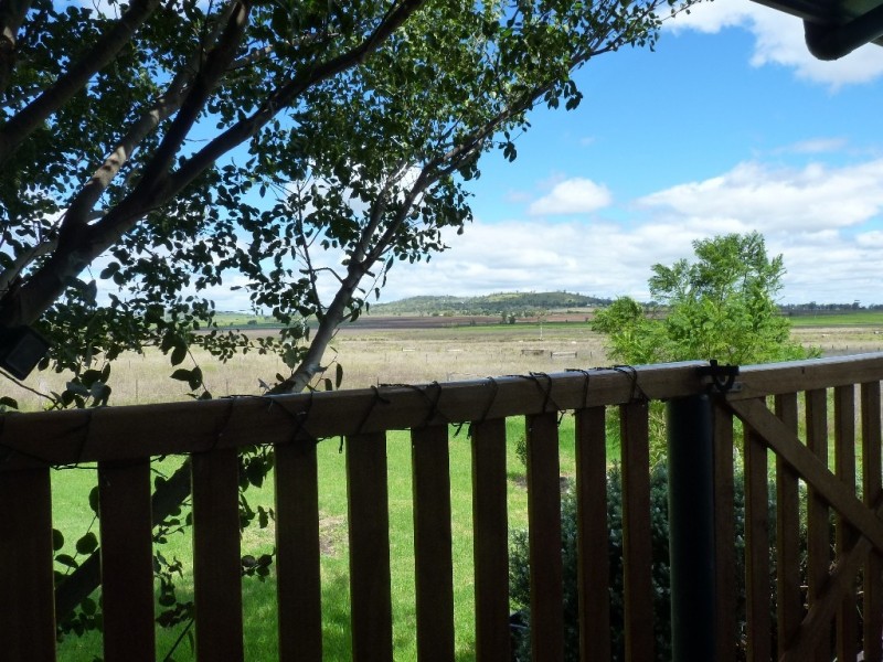 15 LOUTTIT CT, Gowrie Mountain QLD 4350