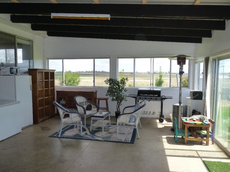 15 LOUTTIT CT, Gowrie Mountain QLD 4350