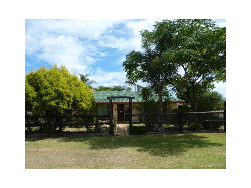 16 Cooper Avenue, Oakey QLD 4401