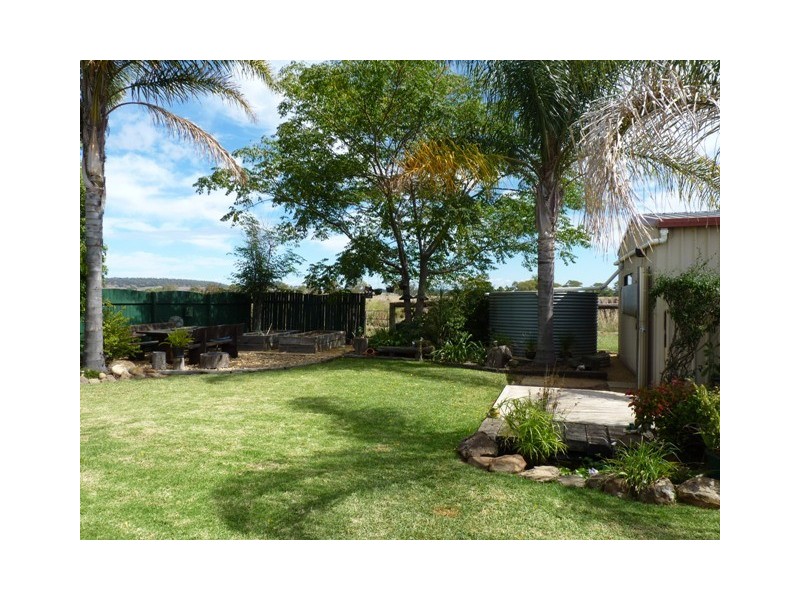 16 Cooper Avenue, Oakey QLD 4401