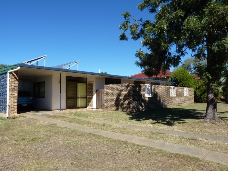 4 Bauer Street, Oakey QLD 4401