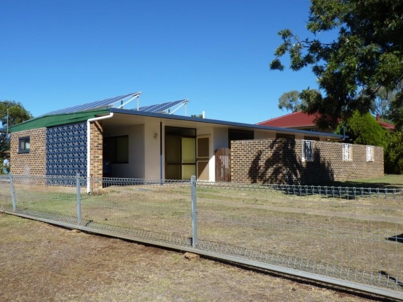 4 Bauer Street, Oakey QLD 4401