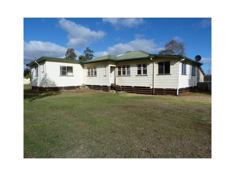 17 Rome Street, Oakey QLD 4401