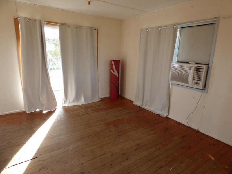 69 Railway Street, Dirranbandi QLD 4486