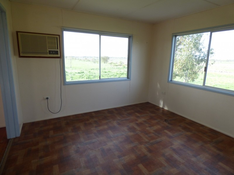 69 Railway Street, Dirranbandi QLD 4486