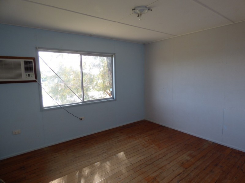 69 Railway Street, Dirranbandi QLD 4486