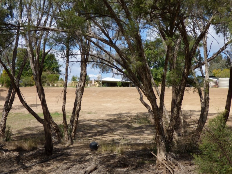 “Aqua Downs” Carnarvon Highway, St George QLD 4487