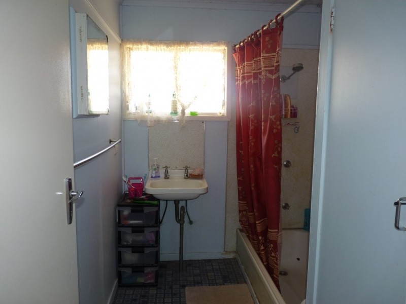 27 Andrew Street, St George QLD 4487