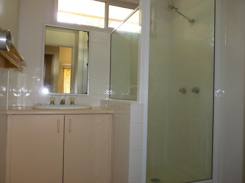 Unit 4, 11-13 Alfred Street, St George QLD 4487