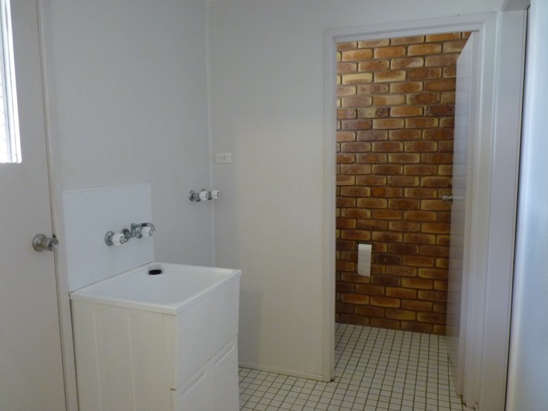 Unit 4, 11-13 Alfred Street, St George QLD 4487