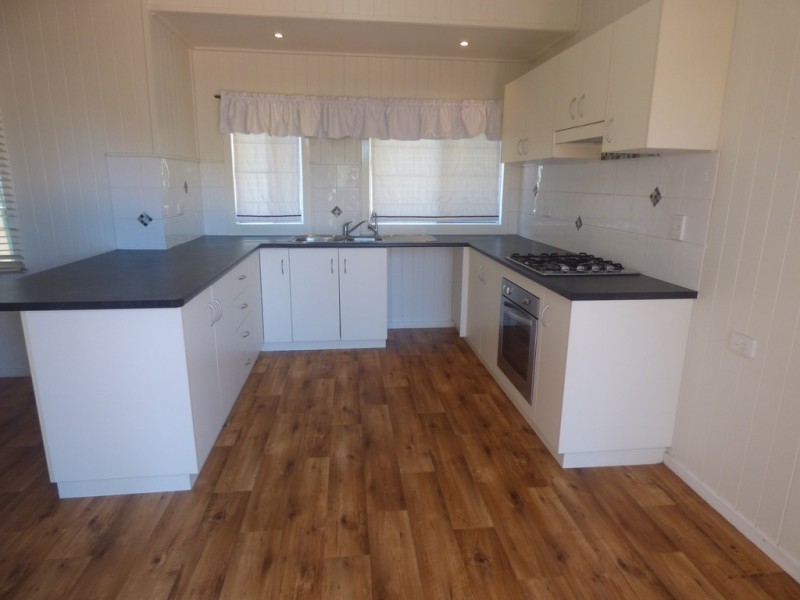 24 Andrew St, St George QLD 4487