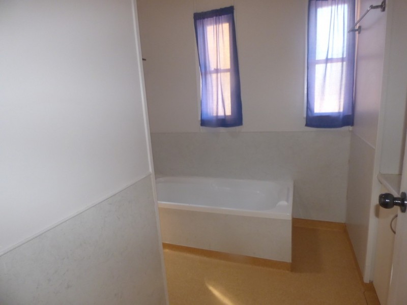 24 Andrew St, St George QLD 4487