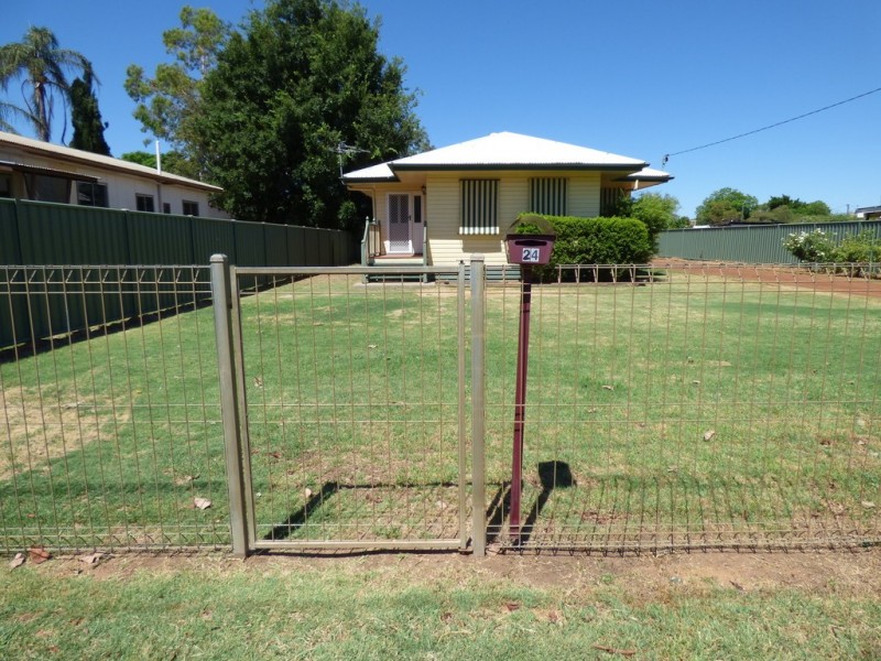 24 Andrew St, St George QLD 4487