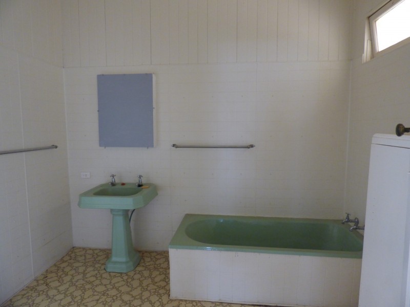 80 Victoria Street, St George QLD 4487