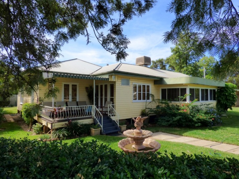 10 MCDONNELL AVE, St George QLD 4487