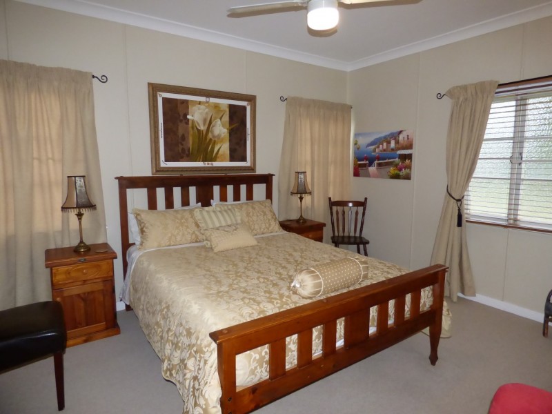 10 MCDONNELL AVE, St George QLD 4487