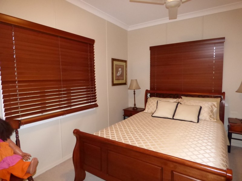 10 MCDONNELL AVE, St George QLD 4487