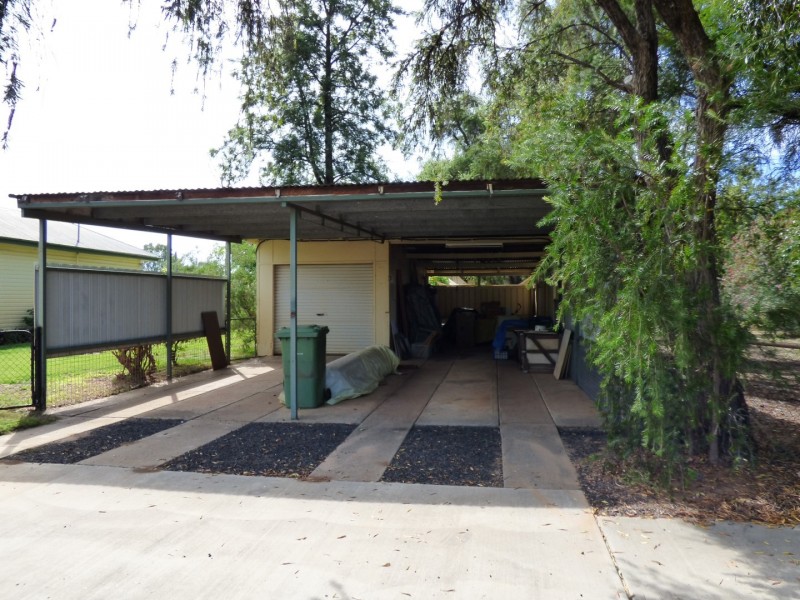 10 MCDONNELL AVE, St George QLD 4487