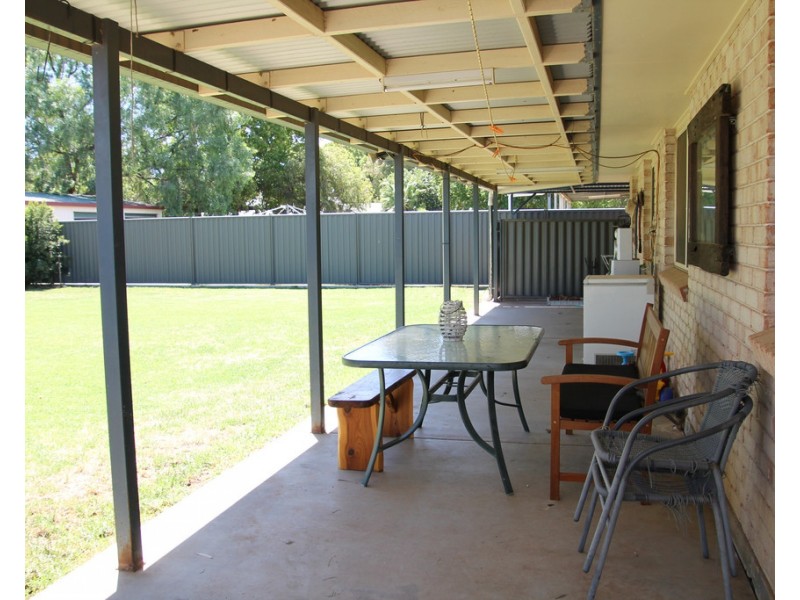 18 Elizabeth Street, St George QLD 4487