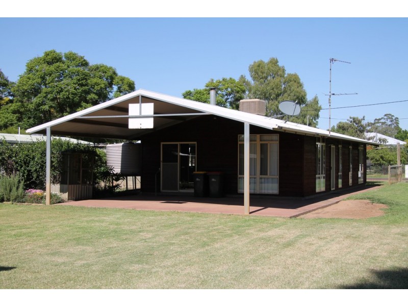 9 Carnation Avenue, St George QLD 4487