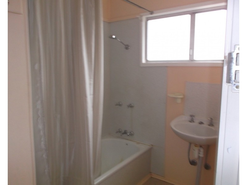 5 DAWES STREET, Dirranbandi QLD 4486