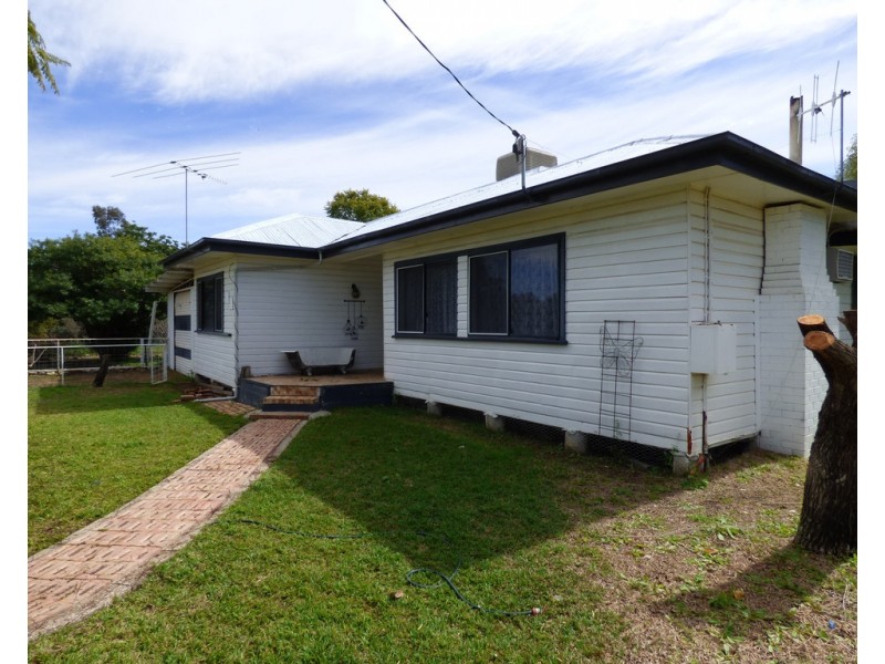 60 Moore Street, Dirranbandi QLD 4486