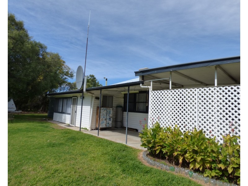 60 Moore Street, Dirranbandi QLD 4486