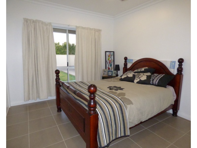 37-39 Turvey Court, St George QLD 4487