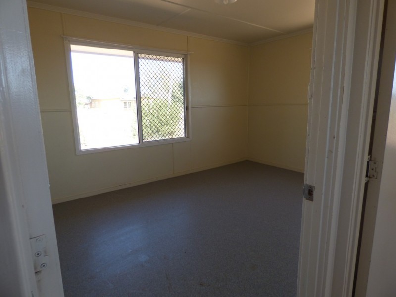 18 Lignum Avenue, Dirranbandi QLD 4486