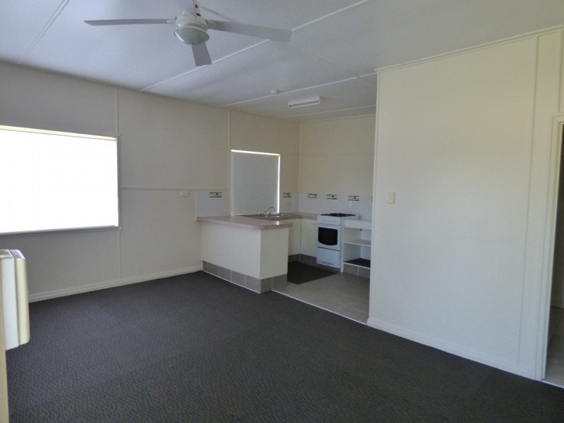 1 Moore Street, Dirranbandi QLD 4486