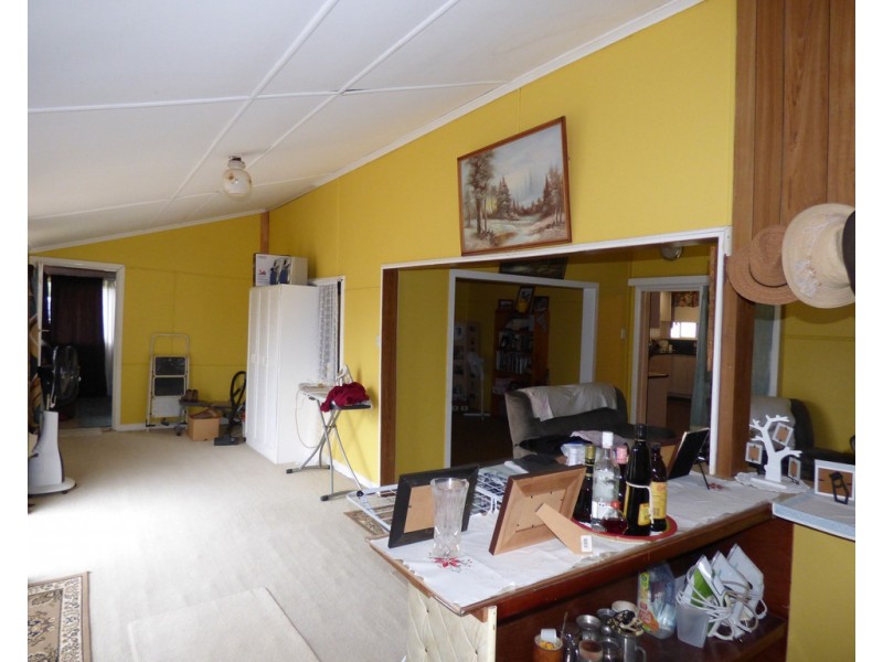 35-37 Cowildi Street, Dirranbandi QLD 4486