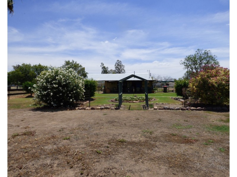 35-37 Cowildi Street, Dirranbandi QLD 4486