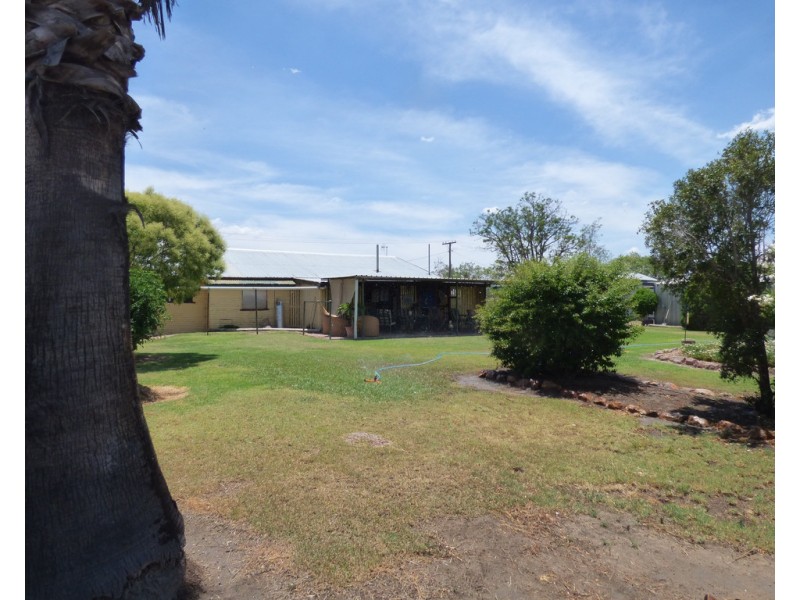 35-37 Cowildi Street, Dirranbandi QLD 4486