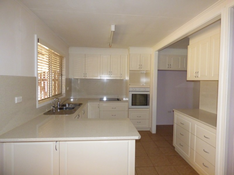 83 Grey Street, St George QLD 4487