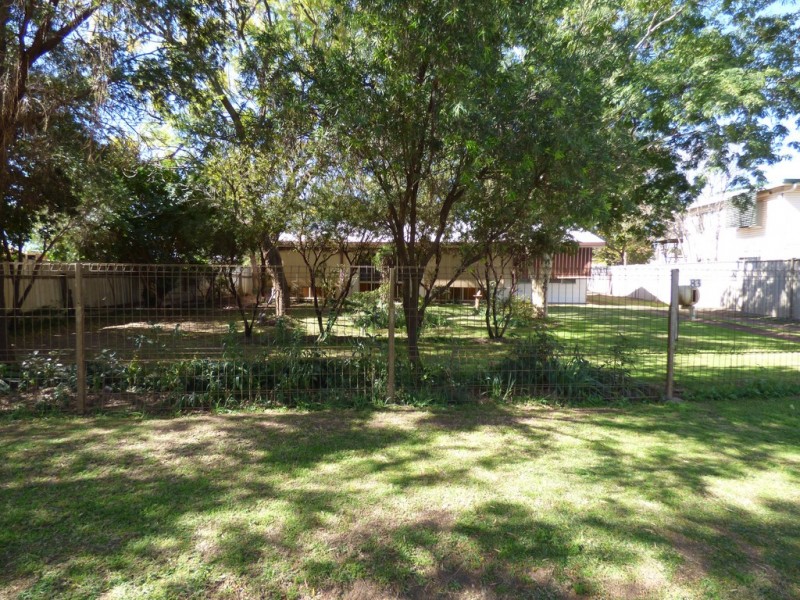 83 Grey Street, St George QLD 4487