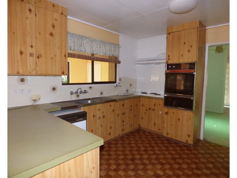 5 McDonnell Avenue, St George QLD 4487