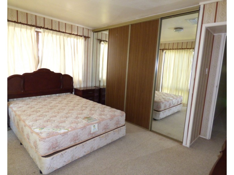 5 McDonnell Avenue, St George QLD 4487