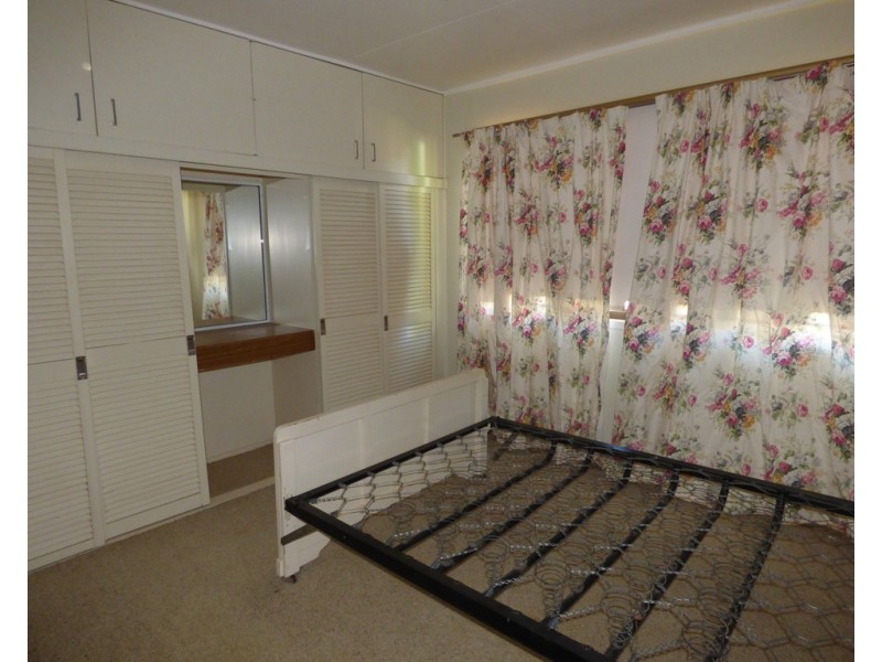 5 McDonnell Avenue, St George QLD 4487