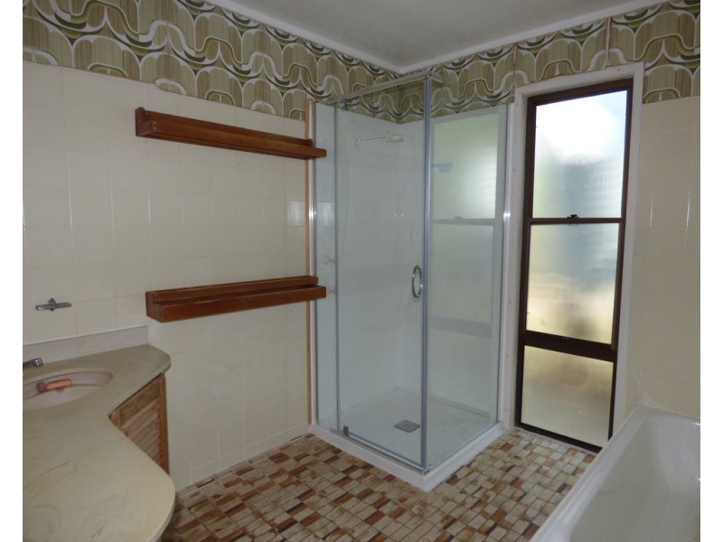 5 McDonnell Avenue, St George QLD 4487