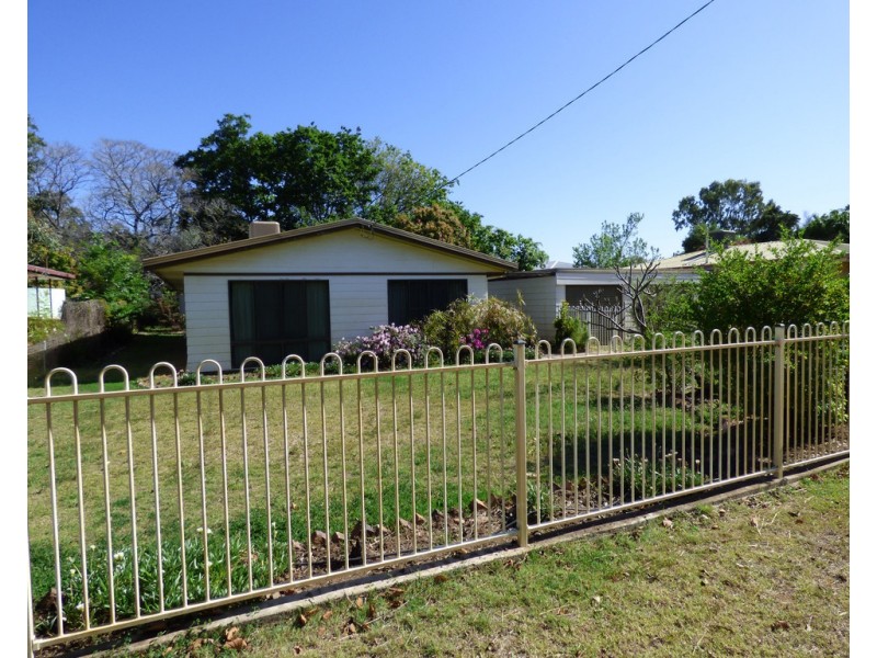 5 McDonnell Avenue, St George QLD 4487