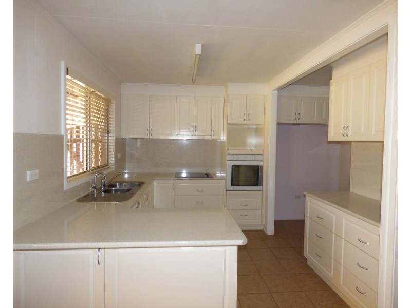 83 Grey Street, St George QLD 4487