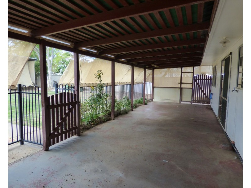 83 Grey Street, St George QLD 4487