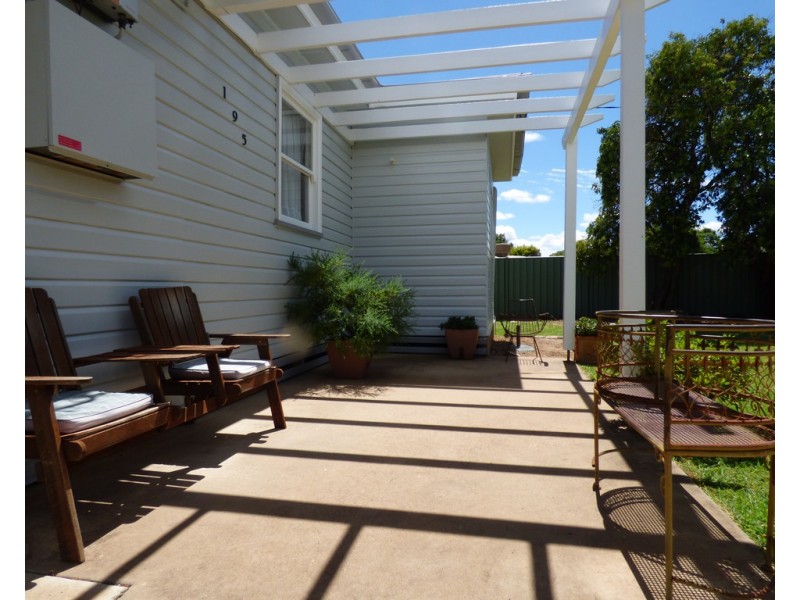 195 Victoria Street, St George QLD 4487