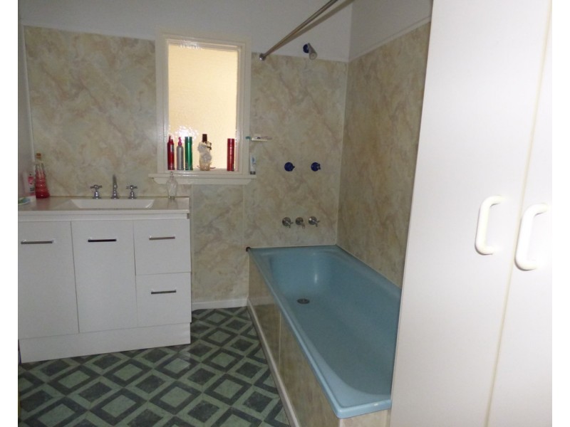 195 Victoria Street, St George QLD 4487