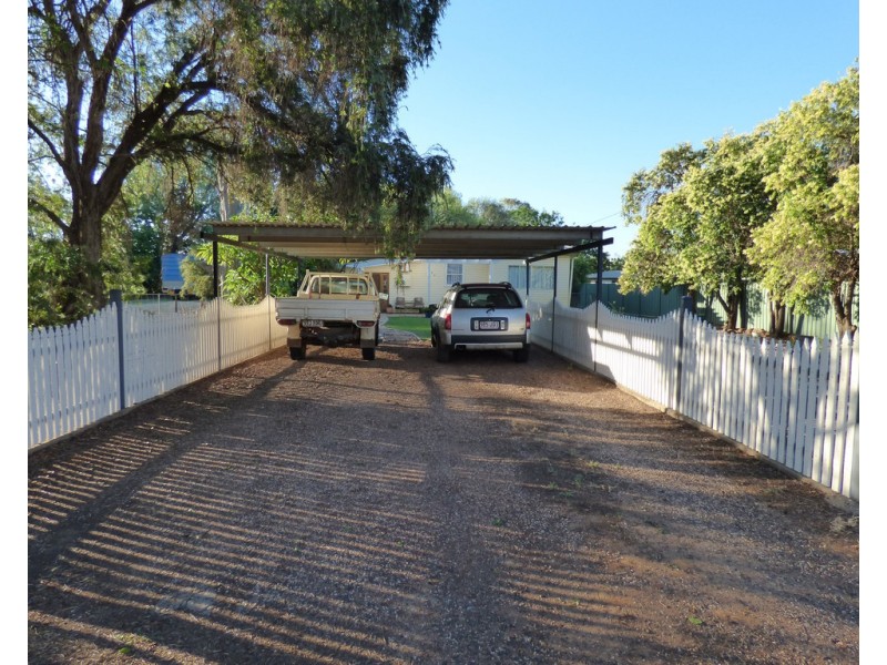 195 Victoria Street, St George QLD 4487