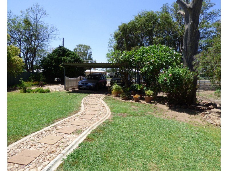 195 Victoria Street, St George QLD 4487