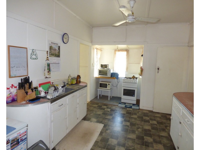 10 Moore Street, Dirranbandi QLD 4486